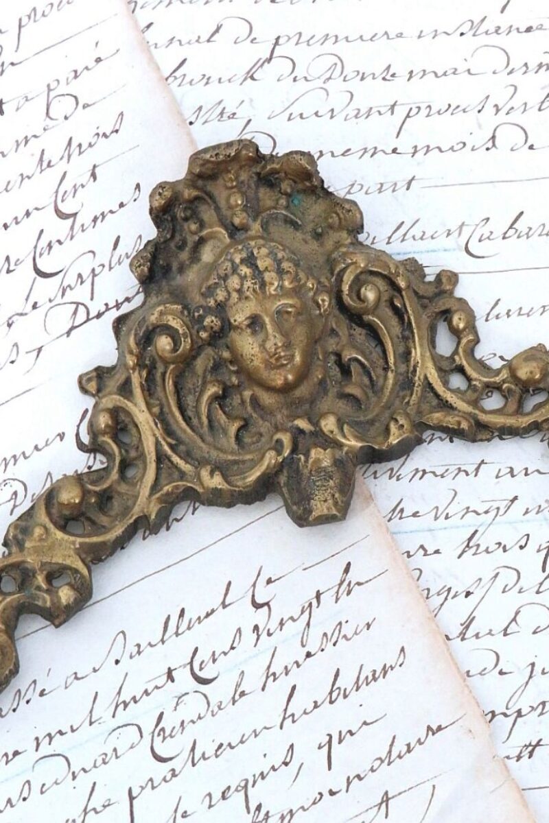Ornament met "hoofdje"