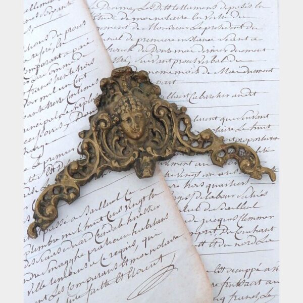 Ornament met "hoofdje"