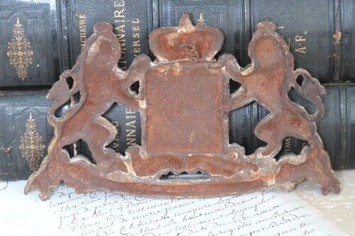 Oud wapenschild "Je maintiendrai"