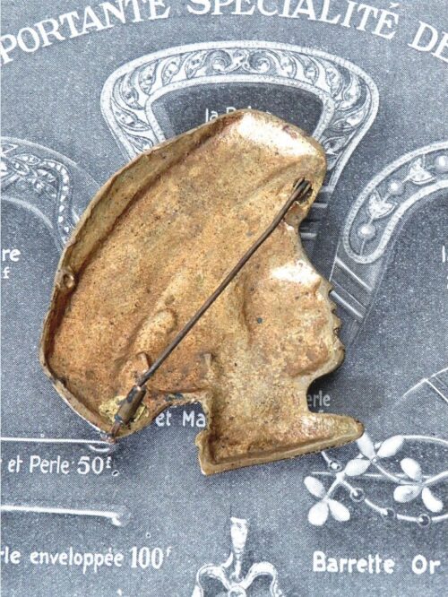 Oude Franse broche"Aziatische dame "