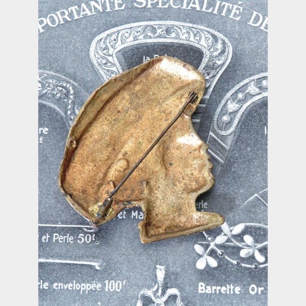 Oude Franse broche"Aziatische dame "