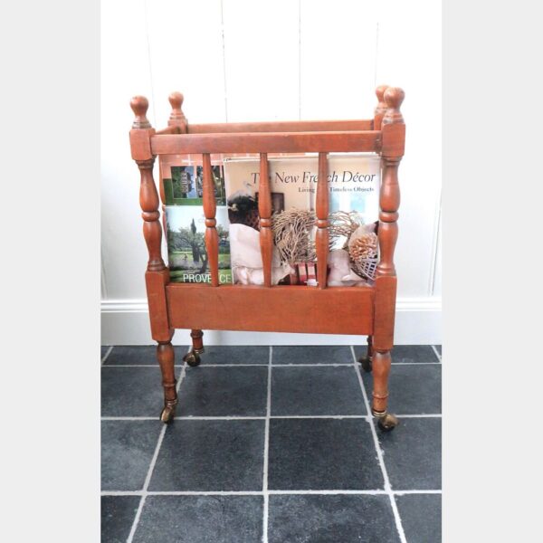 Oude houten boekentrolley/ boekenrek/ lectuurbak