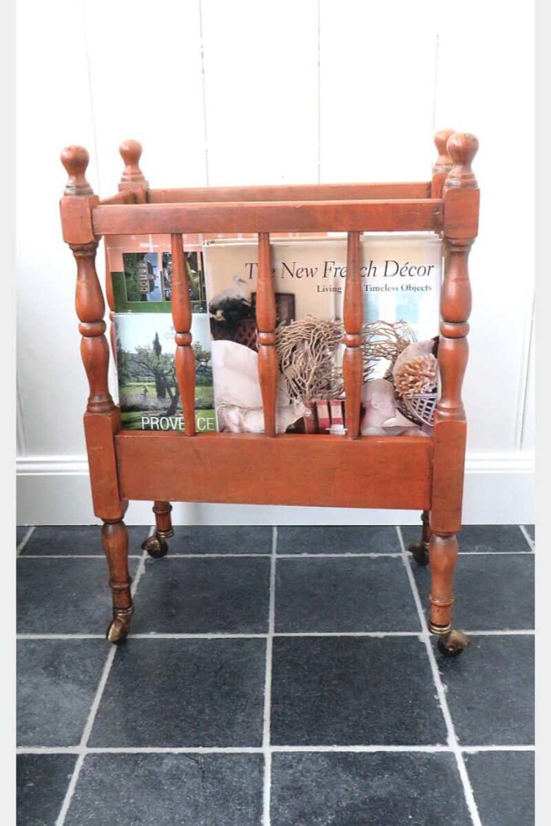Oude houten boekentrolley/ boekenrek/ lectuurbak