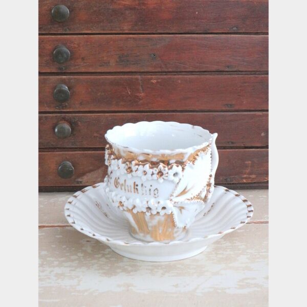 Antiek gelegenheidsservies:  Kop en schotel "Heel gelukkig"