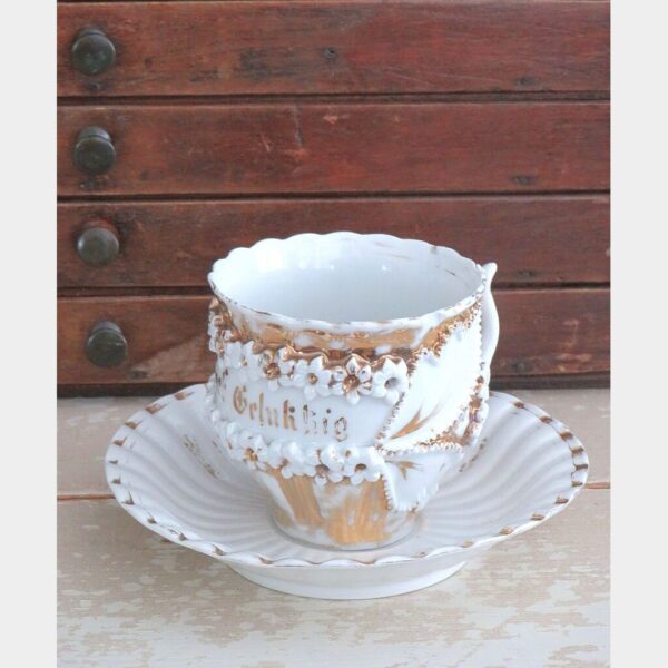 Antiek gelegenheidsservies:  Kop en schotel "Heel gelukkig"