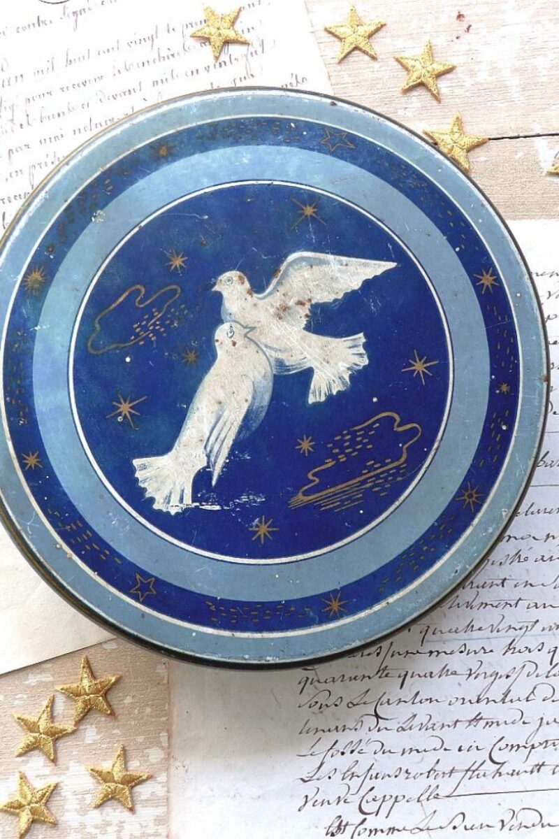 Oud blik/ trommel "Vredesduiven"