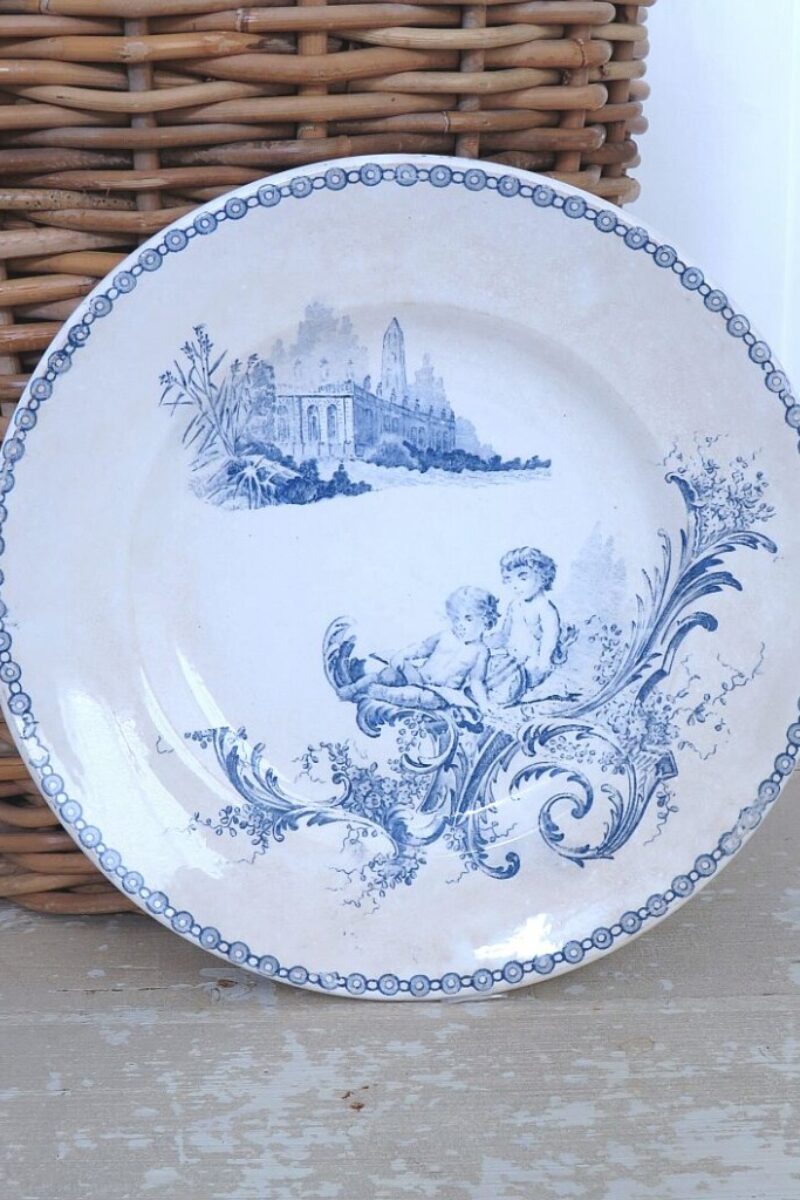 Frans bord St Amand “Trianon”