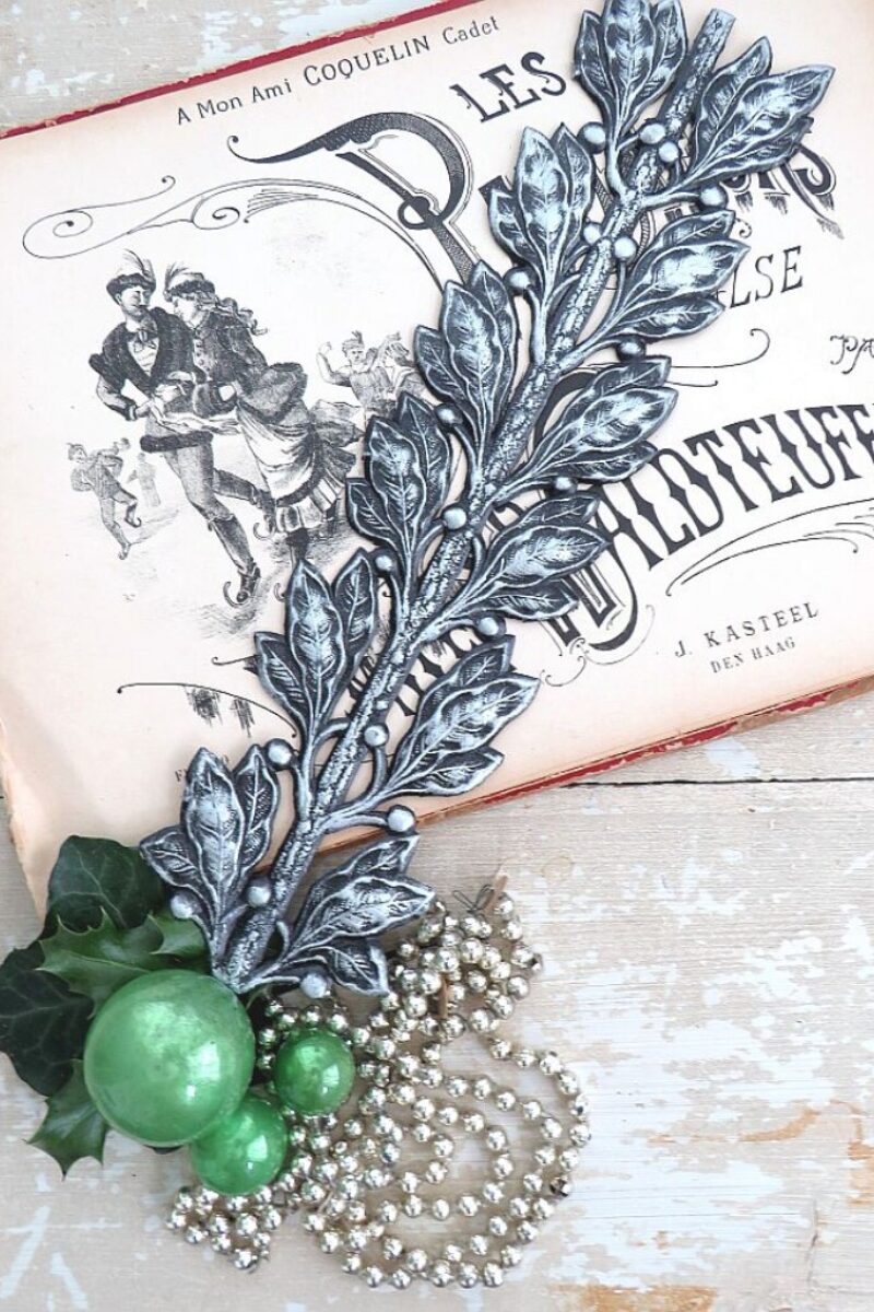 Antiek Dresden-karton kerstversiering ” Hulsttak”