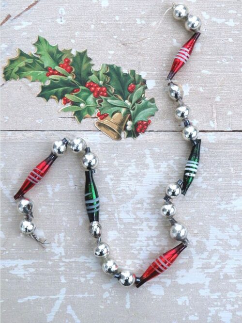 Antieke glazen kralenketting zilver, rood en groen