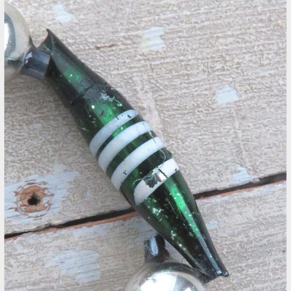 Antieke glazen kralenketting zilver, rood en groen