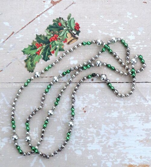 Oude glazen kralenketting zilver en groen
