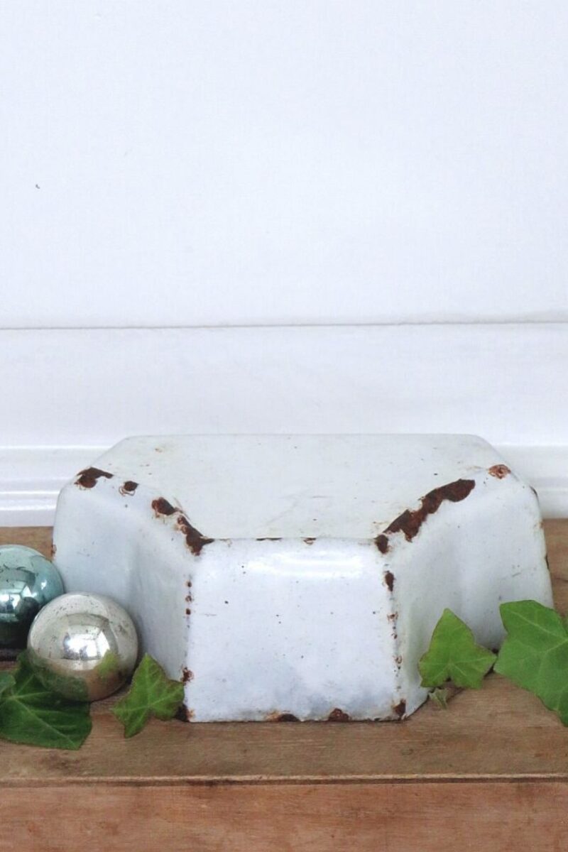 Antieke emaille verhoger