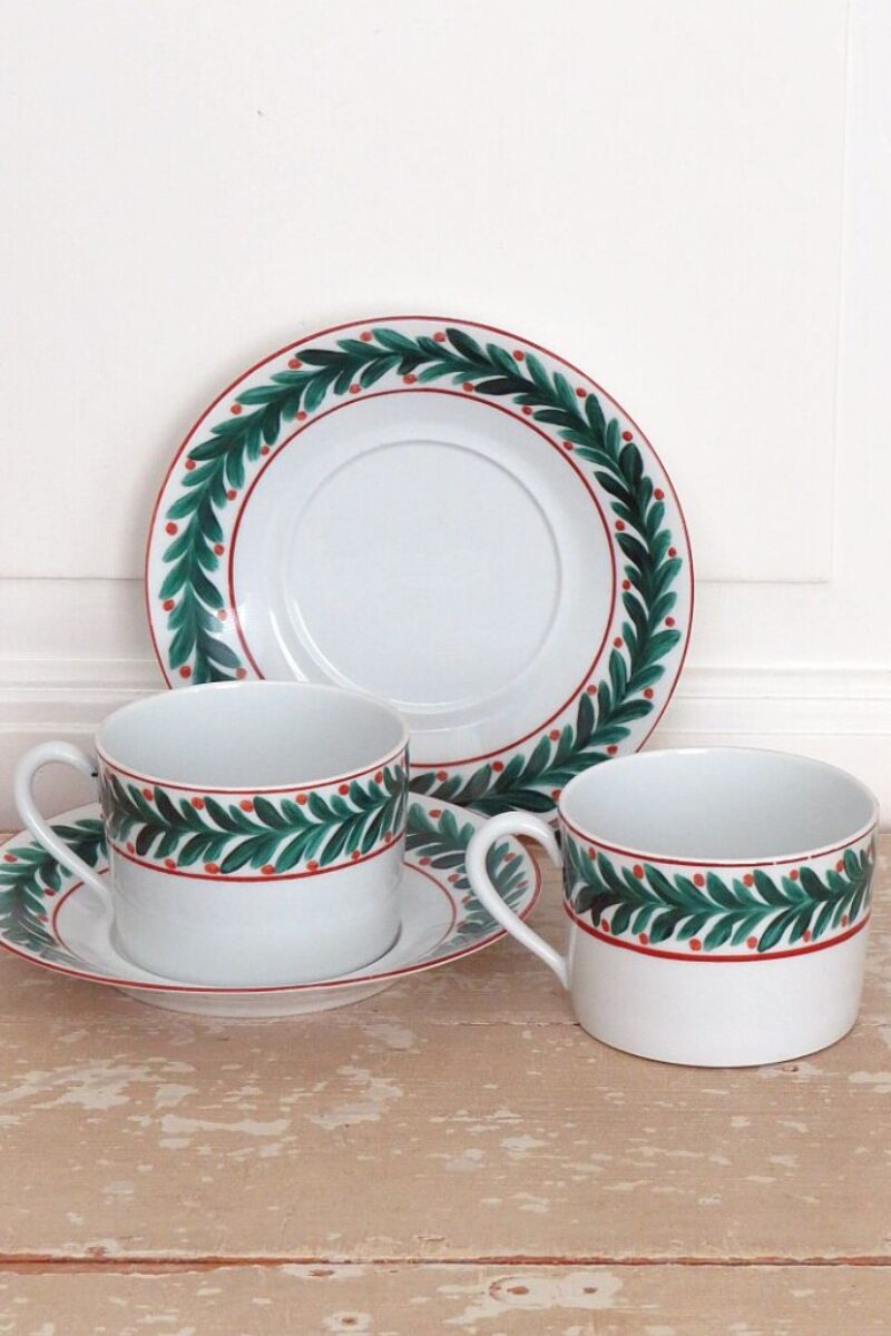 2 Franse chocoladekoppen en schotels Limoges  "Hulst"