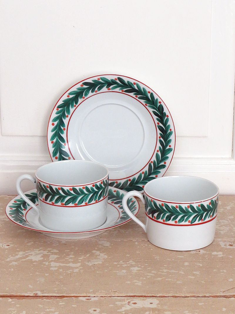 2 Franse chocoladekoppen en schotels Limoges  "Hulst"