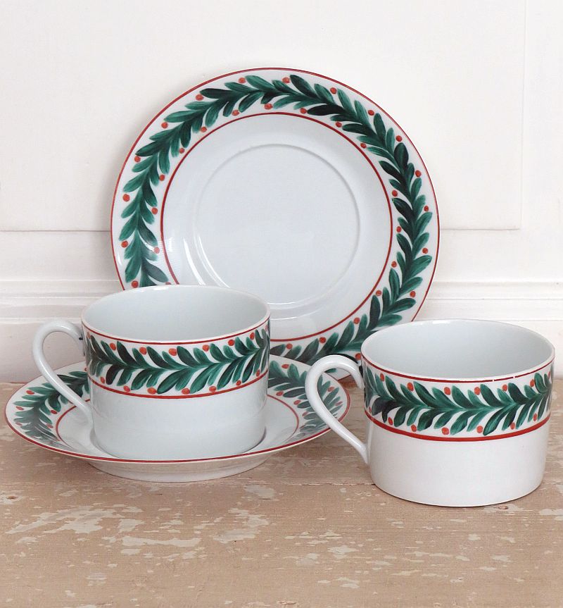 2 Franse chocoladekoppen en schotels Limoges  "Hulst"