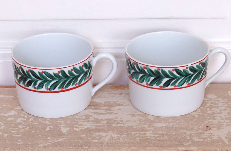 2 Franse chocoladekoppen en schotels Limoges  "Hulst"