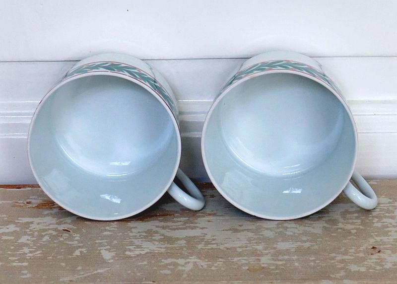 2 Franse chocoladekoppen en schotels Limoges  "Hulst"