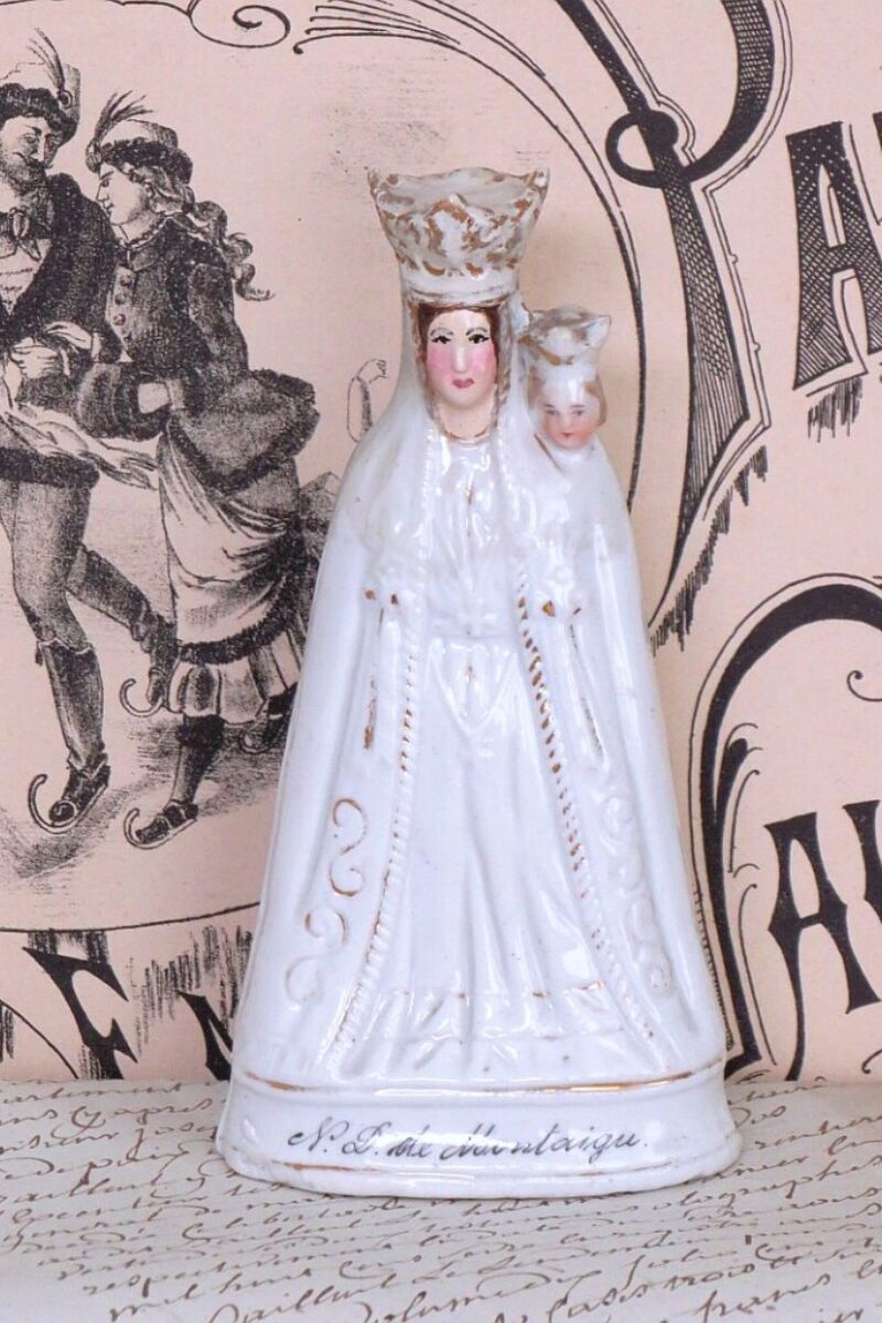 Antiek Frans porseleinen beeldje "Notre Dame de Montaigu"