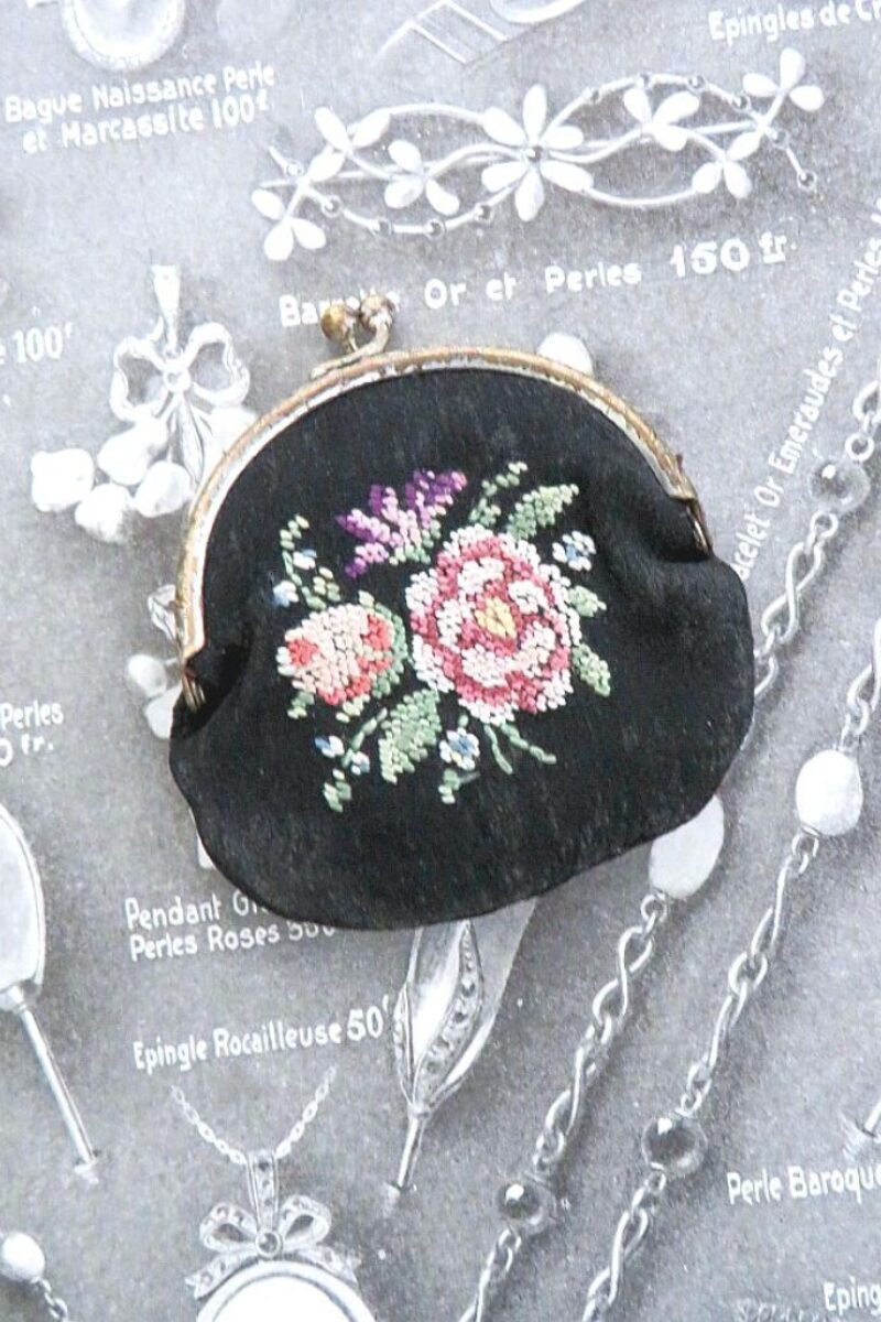 Oud portemonneetje "Petit point"