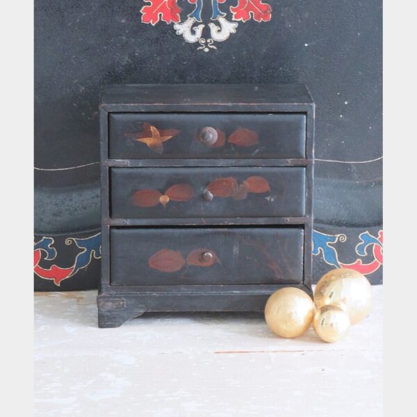 Oud houten ladenkastje