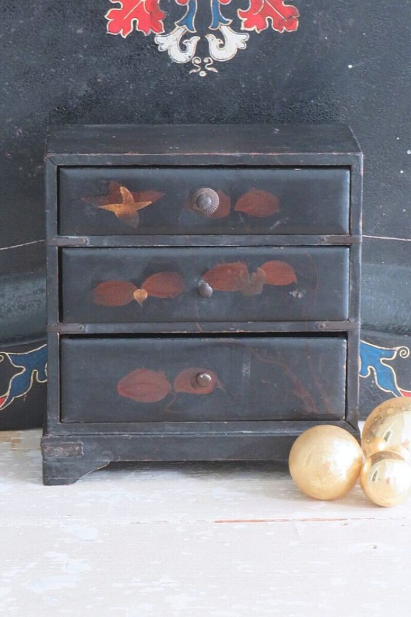 Oud houten ladenkastje