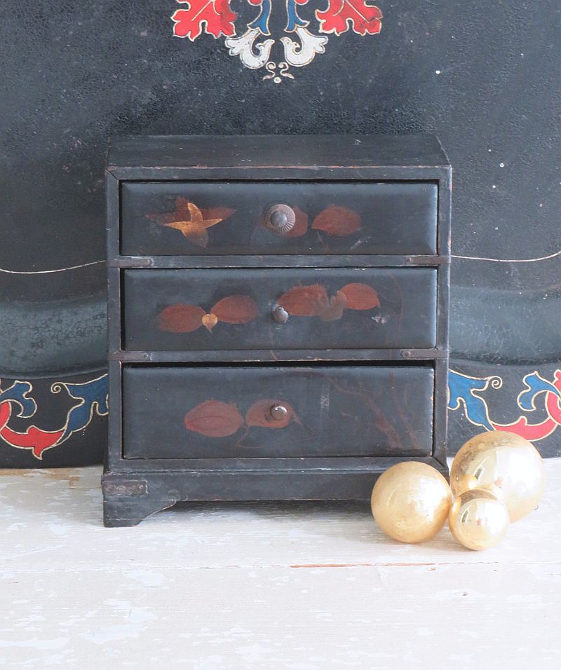 Oud houten ladenkastje