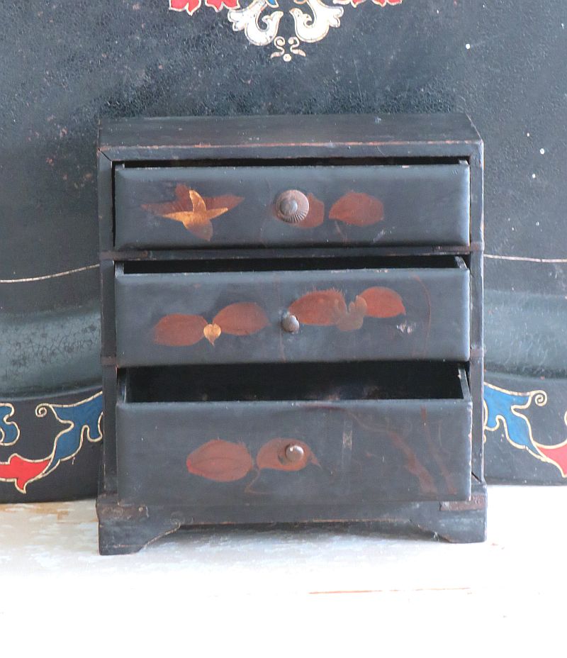 Oud houten ladenkastje