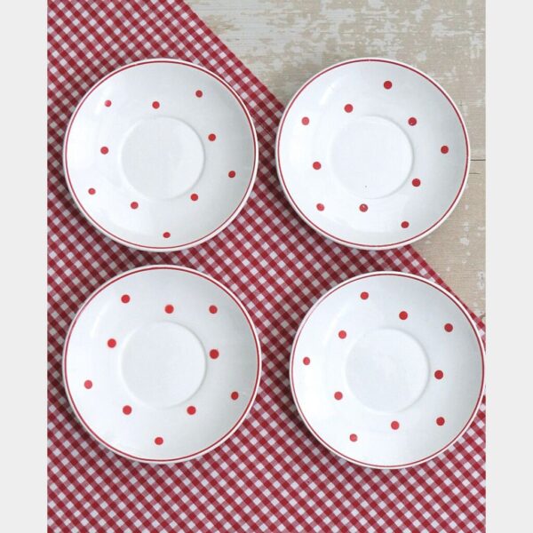 Set ( 4st.)  oude kop en schotels "Wit met rode stippen"