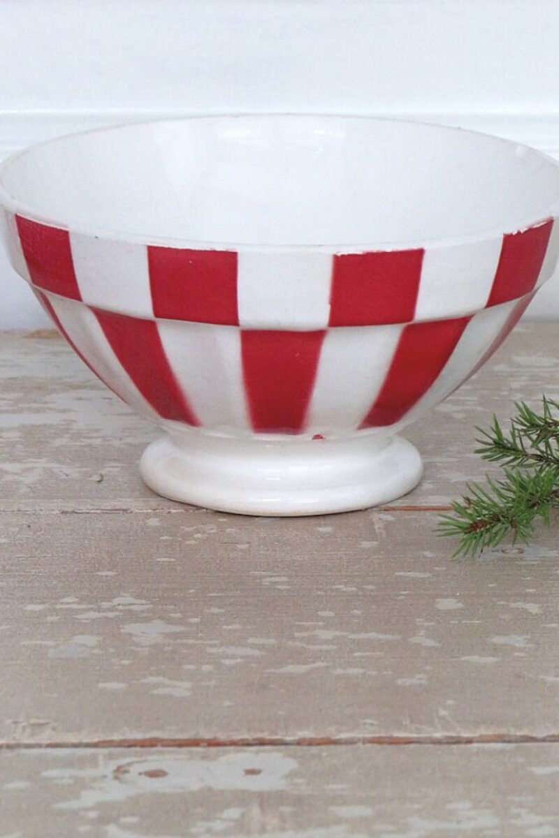 Oude Franse spoelkom Digon-Rood