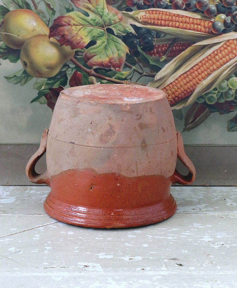 Terracotta pot (g)