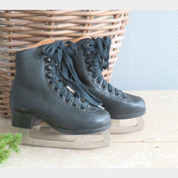 Oude vintage schaatsjes "Tango"