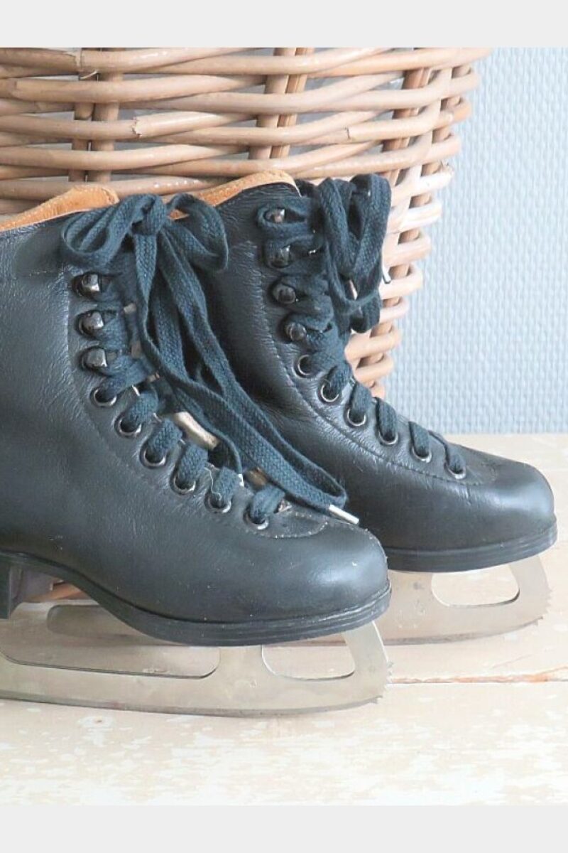 Oude vintage schaatsjes "Tango"