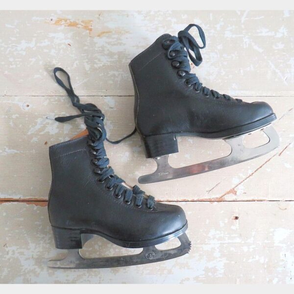 Oude vintage schaatsjes "Tango"