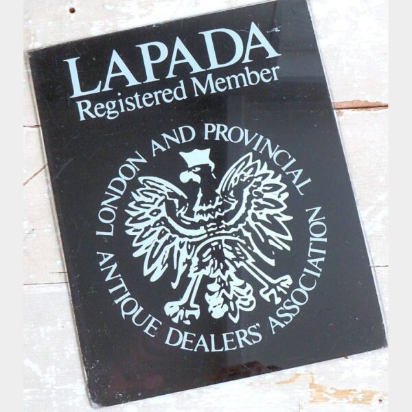 Oud Engels vintage lidmaatschapbord “London and Provincial Antique Dealers’ Association”