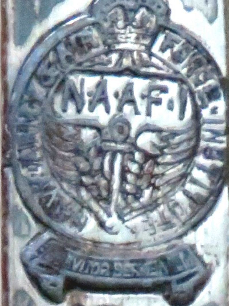 Verzilverde Engelse cakestand " N.A.A.F.I.", 1920