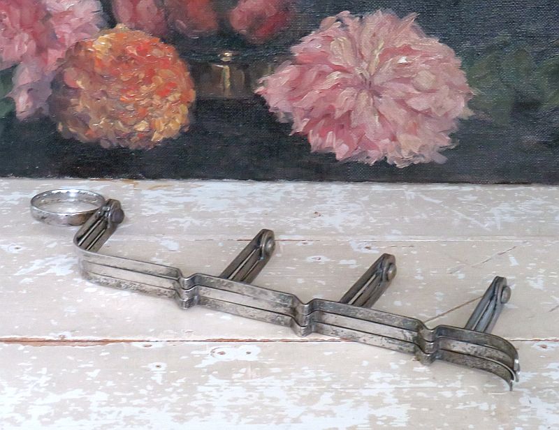 Verzilverde Engelse cakestand " N.A.A.F.I.", 1920