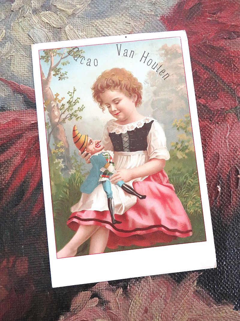 Antieke Franse reclamekaart Cacao Van Houten "Meisje met pop"