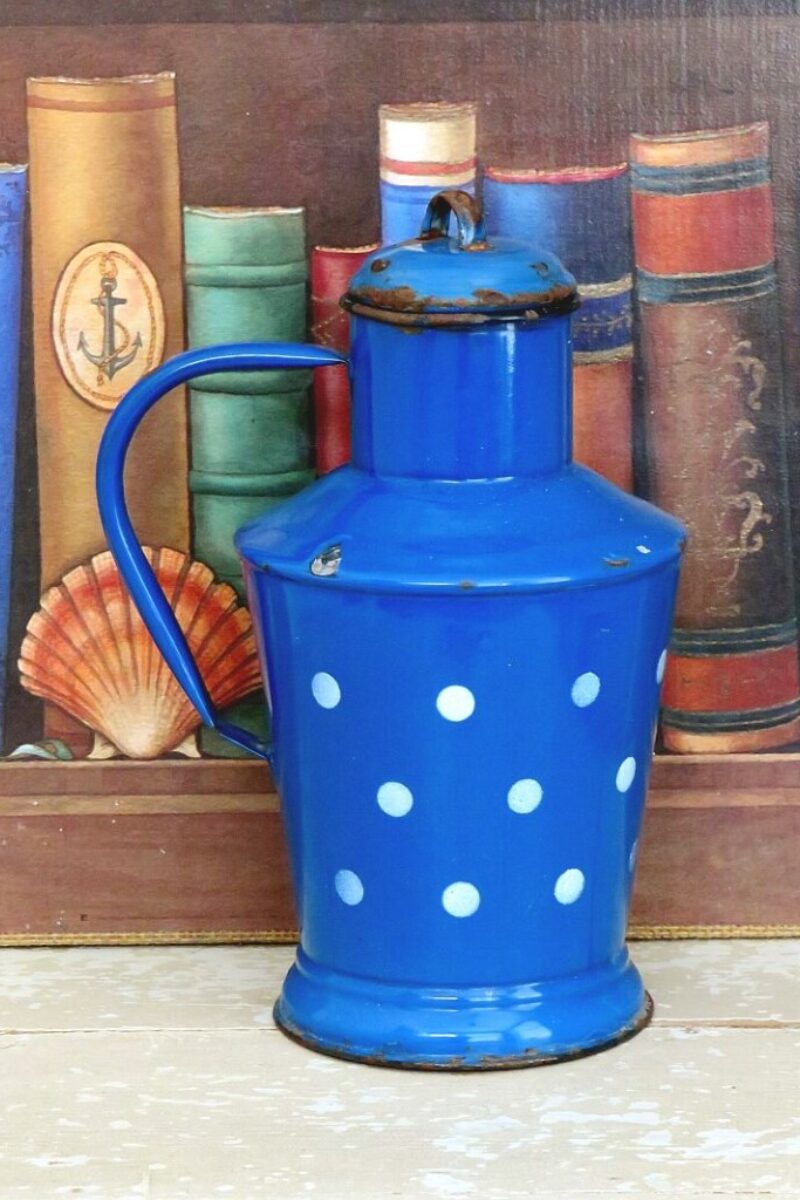 Oude emaille waterkan "Polkadots blauw"ca. 1950