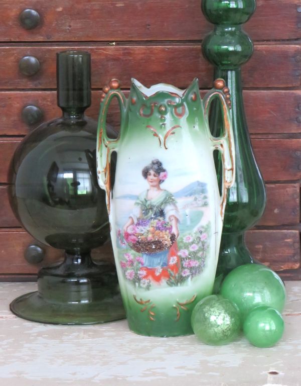 Art-Nouveau vaasje "Dame met bloemenmand"