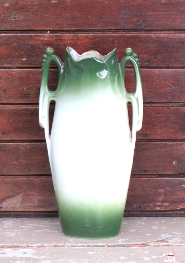 Art-Nouveau vaasje "Dame met bloemenmand"