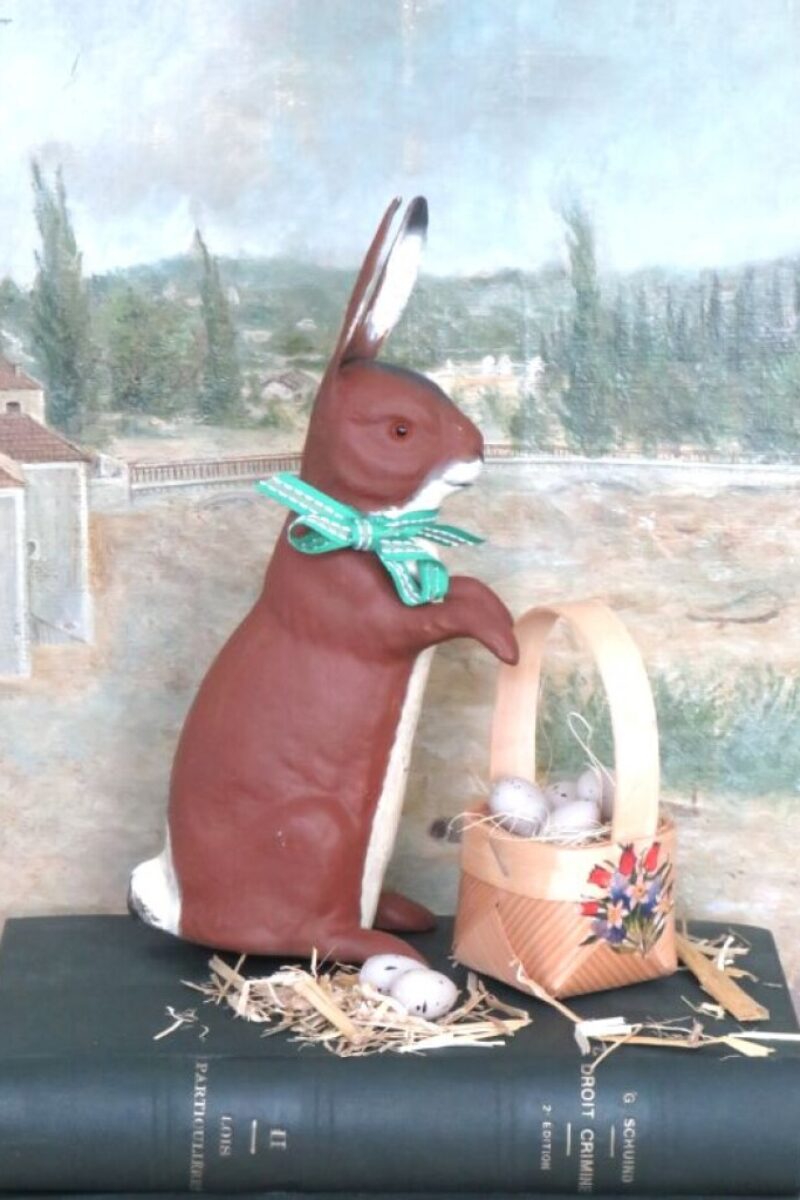 Oude candycontainer "Paashaas"