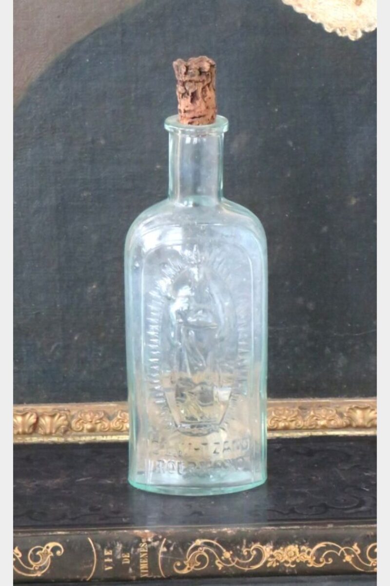 Antieke wijwater fles OLV in ’t Zand Roermond