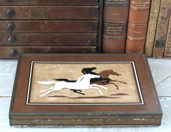 Oude doos "Paarden"