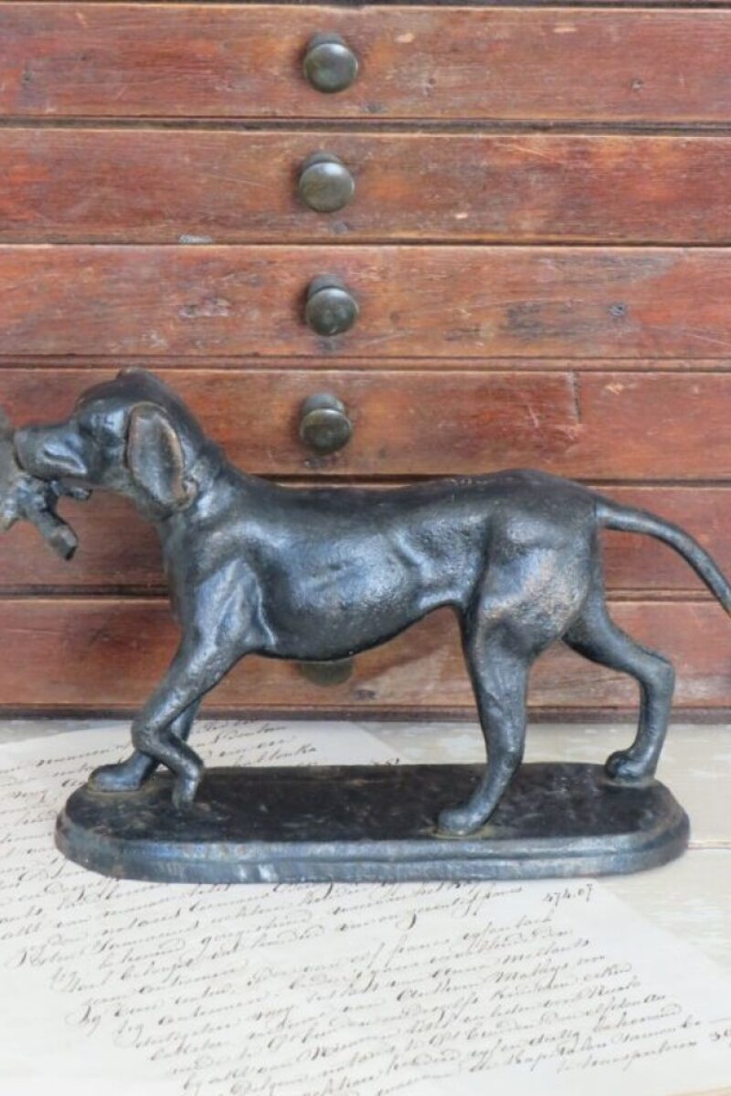 Gietijzeren beeld "Jachthond met fazant"