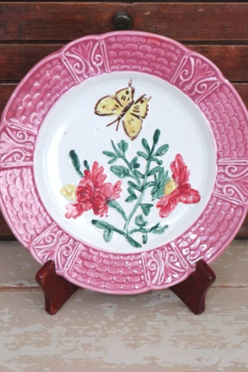 Oud Frans barbotine bordje "Vlinder"