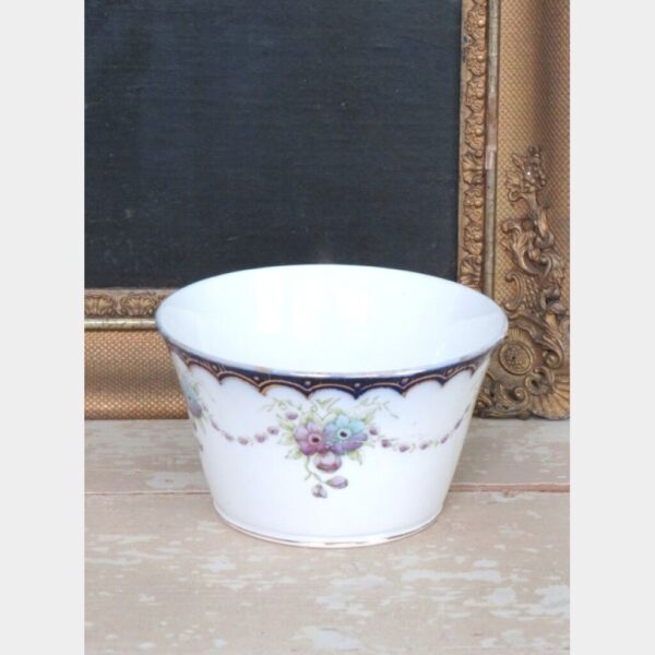 Oud porseleinen schaaltje