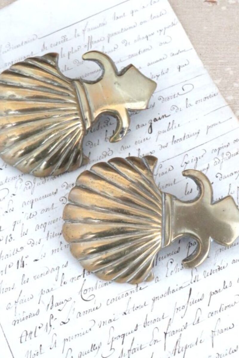 Antiek Frans messing ornament "schelp/ Franse lelie"