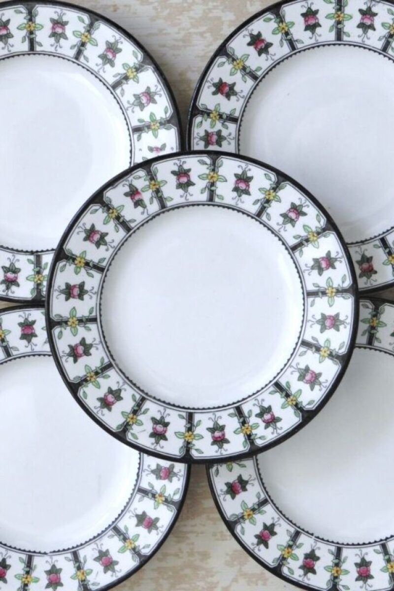 Set ( 5 stuks) borden Petrus Regout & Co "Modest"