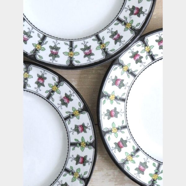 Set ( 4 stuks) borden Petrus Regout & Co "Modest"
