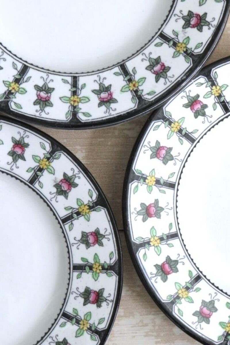Set ( 4 stuks) borden Petrus Regout & Co "Modest"